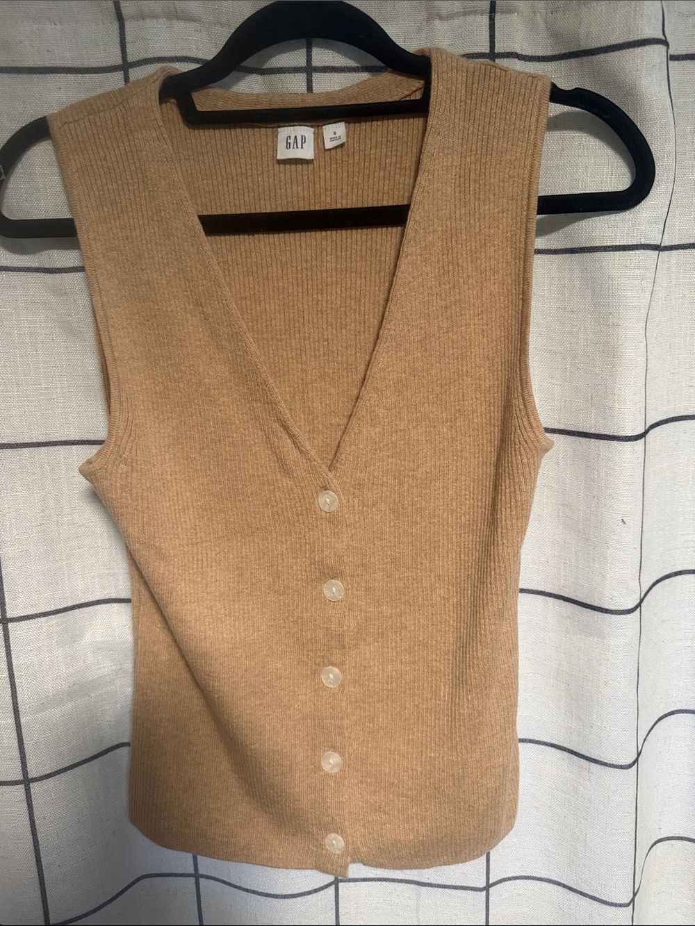 GAP Ribbed V-Neck Button-Front Tank in Camel